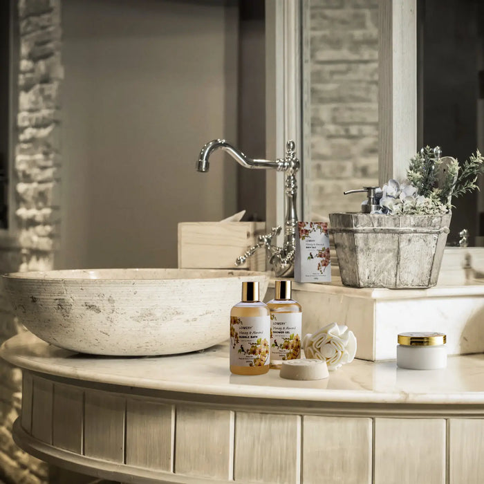 HOME SPA GIFT BASKET - HONEY ALMOND SCENT - LUXURY BATH SET